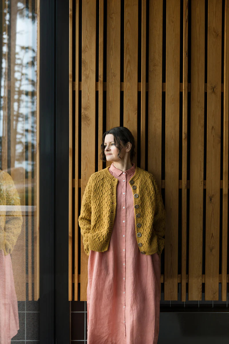Entwined : Cables, Lace and Knitted Textures